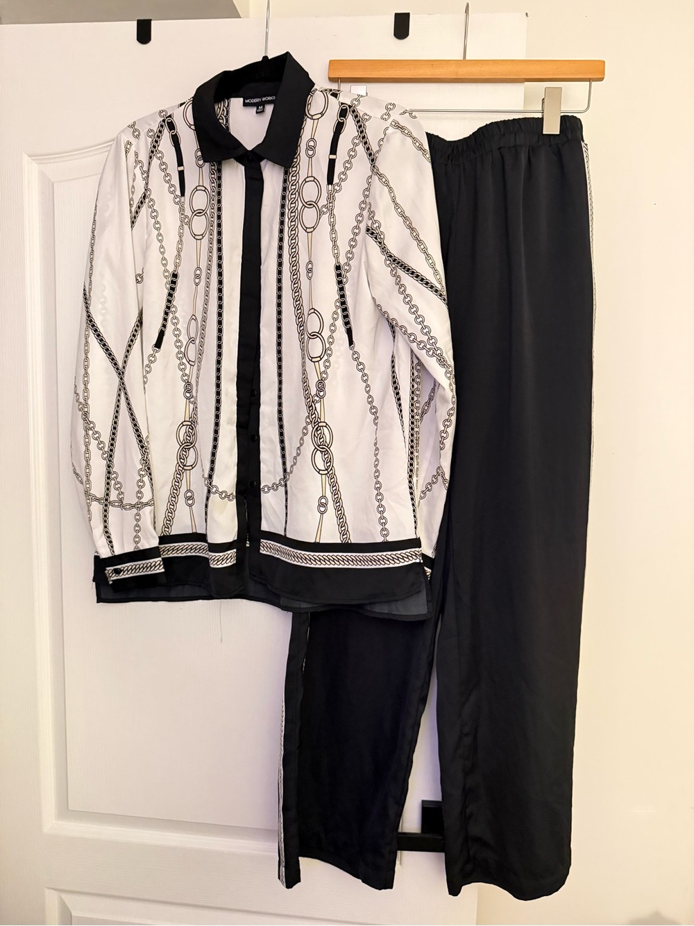 Women's Black & White Chain-Print Satin Blouse and Pants Set